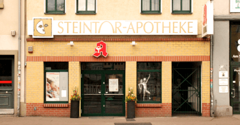 Außenansicht der Steintor-Apotheke
